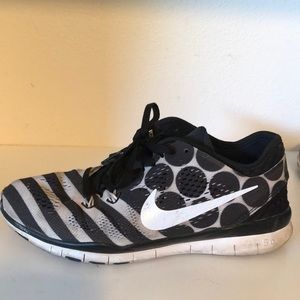 nike black and white striped shoes